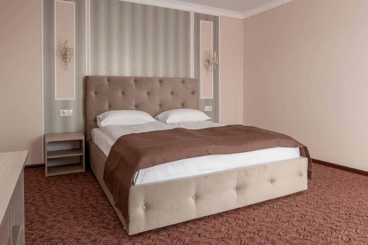 Mon Ami Hotel Ιβανό-Φρανκίβσκ Εξωτερικό φωτογραφία